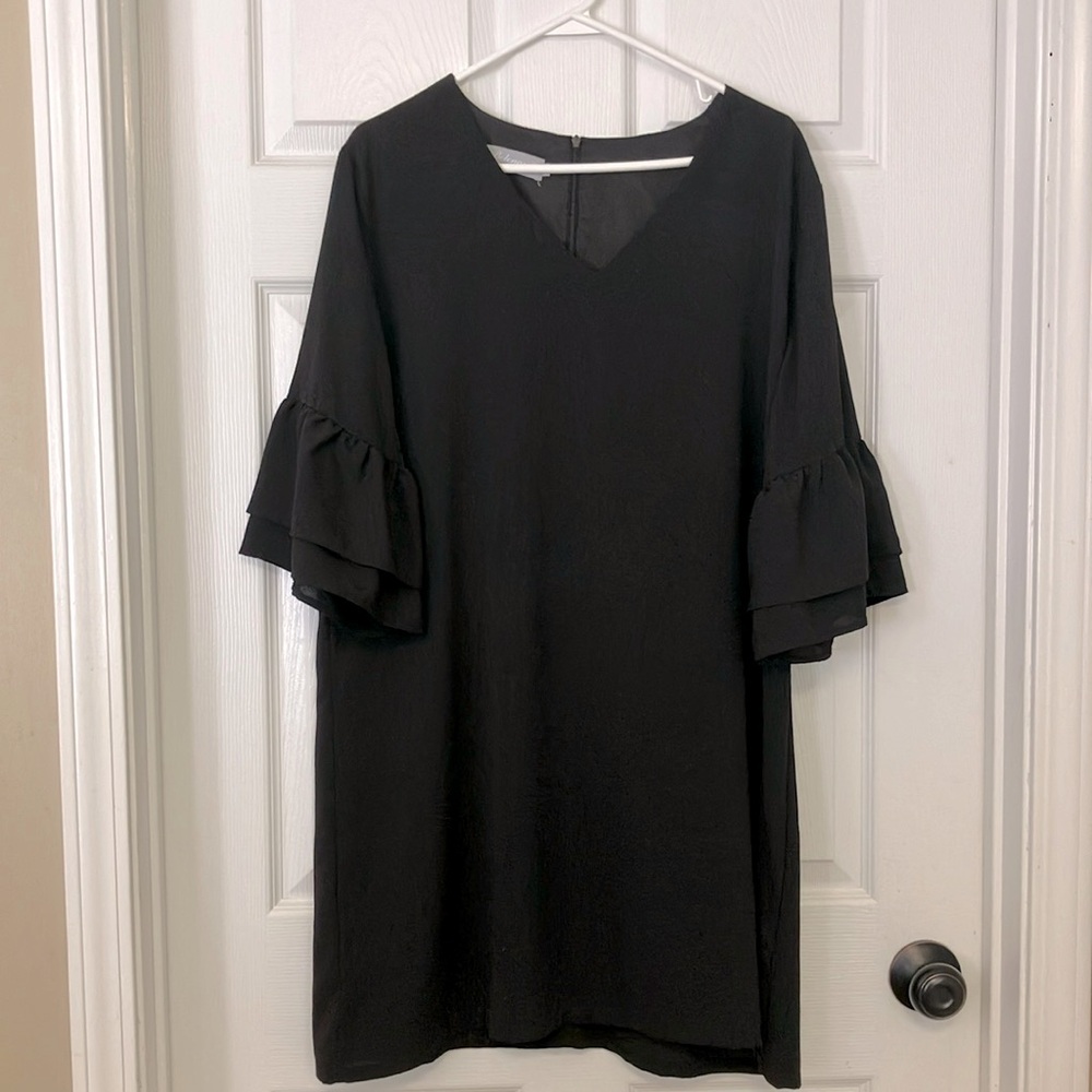 Black V-Neck Bell Sleeve Shift dress. XXL. Wedding guest, graduation dress.